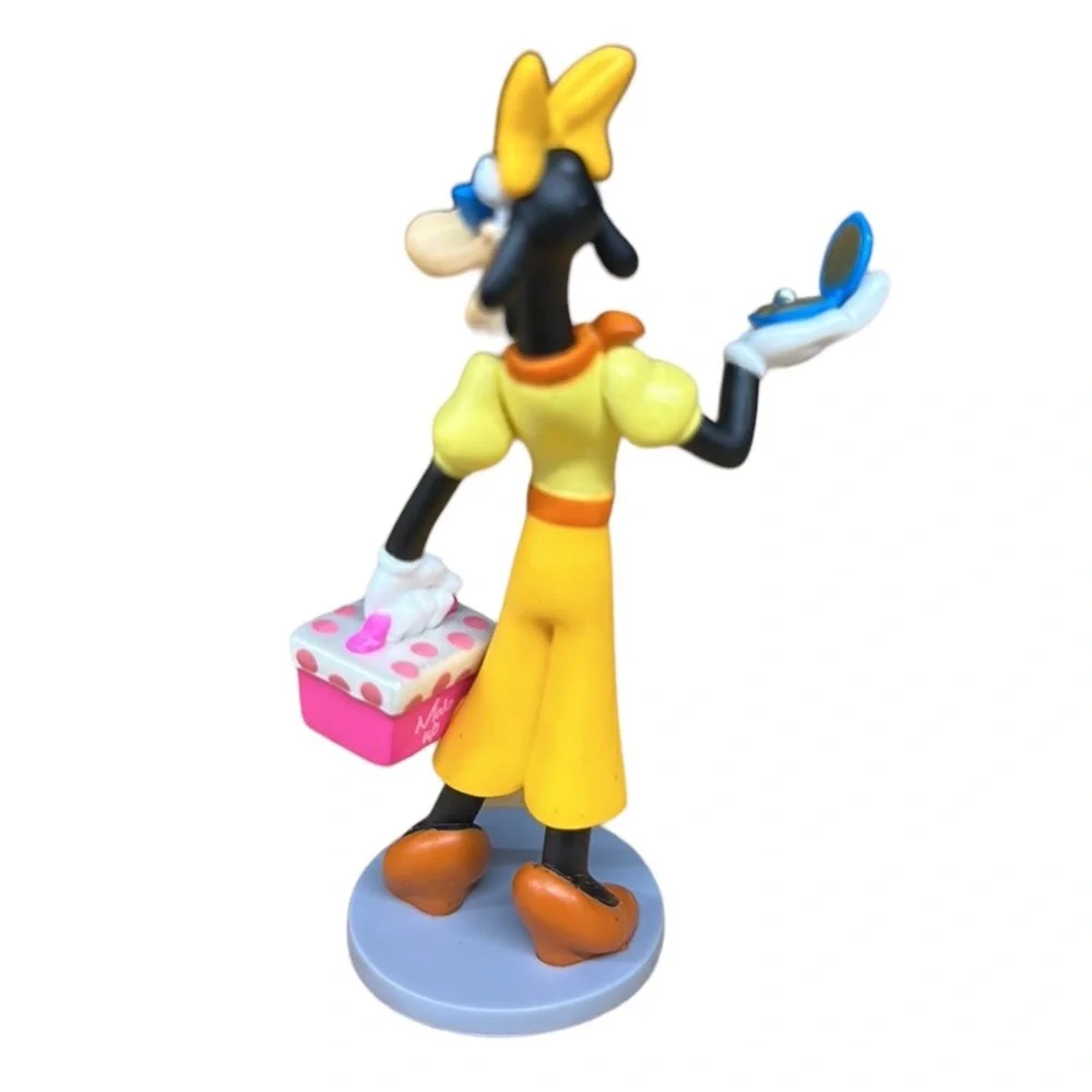 Disney Make Up Artist Clarabelle Cow and Junior TOTS Freddy Flamingo PVC Figures